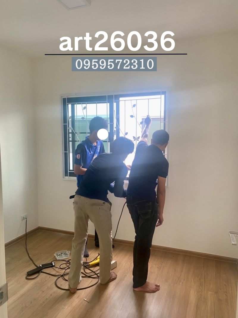 เหล็กดัดพร้อมมุ้งลวด สวยๆ ลายผีเสื้อ กระจกสี บานเลื่อน