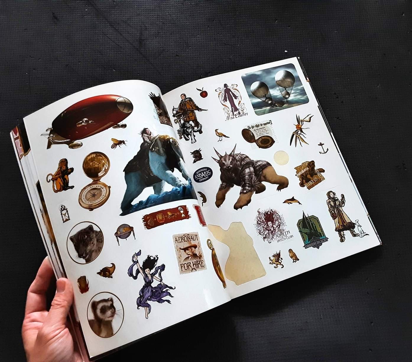 หนังสือนิทานปกอ่อน 🍅🍓THE WORLD OF THE GOLDEN COMPASS