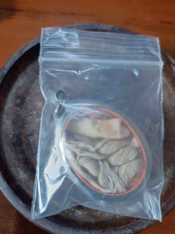 พระทันตธาตุ ครูบาบุญมา วััดบ้านฮวก ต.ภูซาง จ.พะเยา ได้มาจากคุณจักรกฤษณ์ฯ อายุ 45 ปี ได้รับมาจากคุณพ่ออีกทอดหนึ่ง ชื่อสุงเกิด เสียชีวิตเมื่่อ พ.ศ. 2558 ลุงเกิดมีอาชีพ ตำรวจเก่า ใน อ.ภูซาง ท่านเป็นลูกศิษย์คูบาบุญมา ได้รับพระทันตธาตุมาในปี 2548