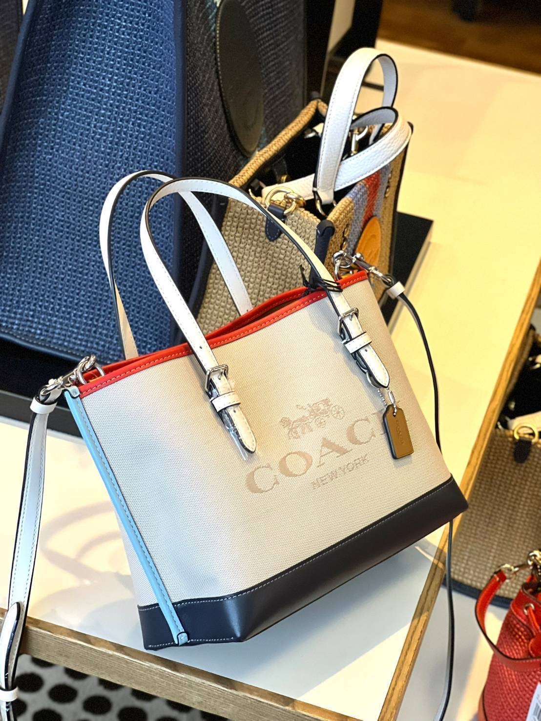 Coach Mollie Tote 25 มอลลี่ผ้าอัดแข็ง