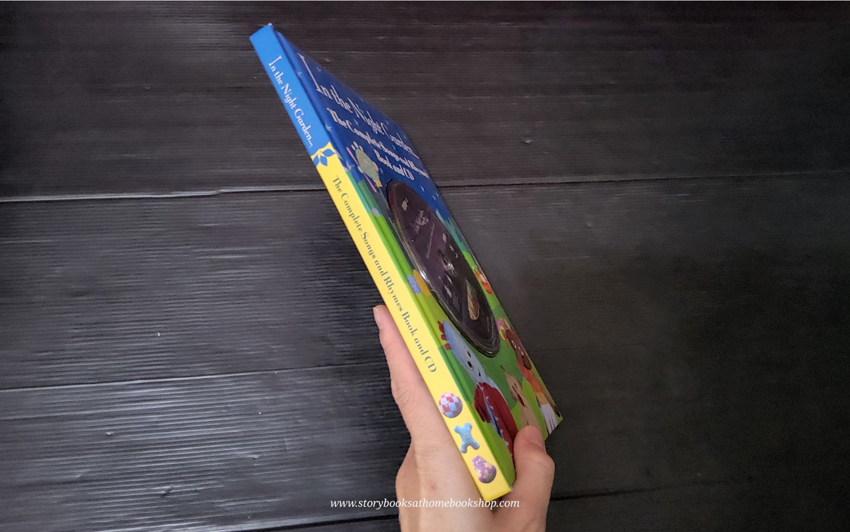 หนังสือนิทานปกแข็ง** 🍅🍅IN THE NIGHT GARDEN... THE COMPLETE SONGS AND RHYMES BOOK AND CD
