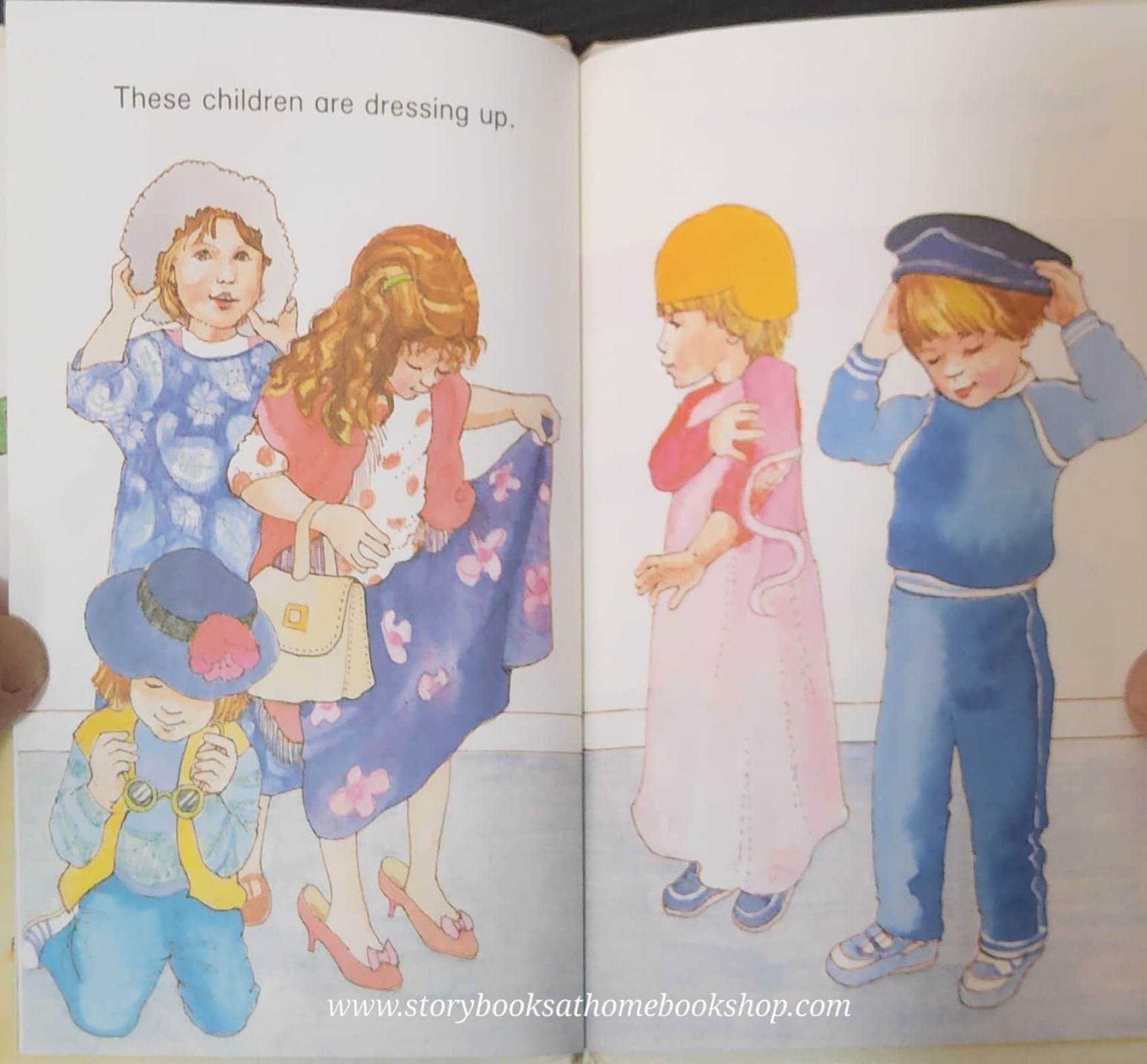 หนังสือนิทานปกแข็ง** ♥️LADYBIRD TODDLER BOOKS:GOING TO PLAYGROUP