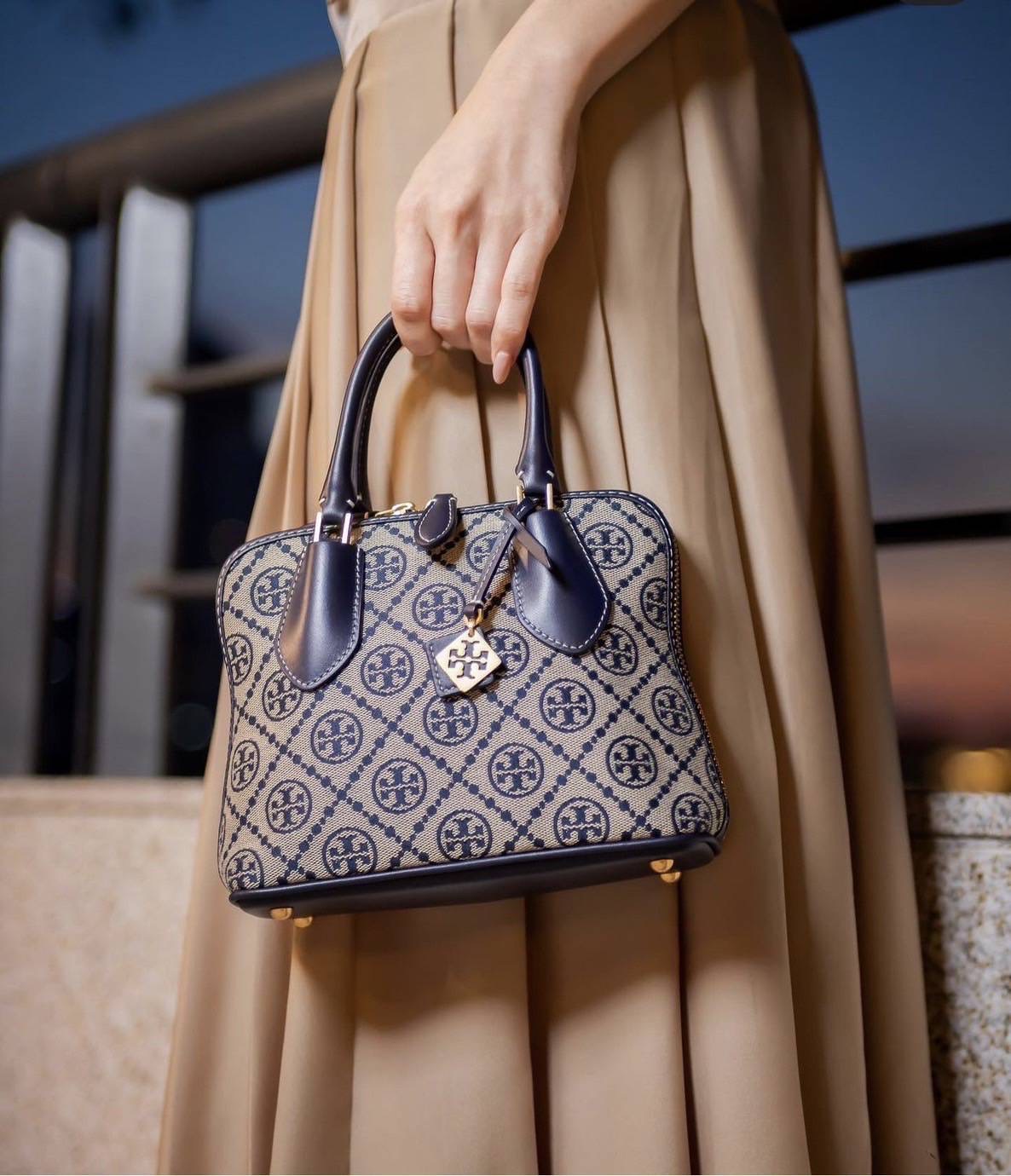 ショルダーバッグ・ポシェット Tory Burch MINI SWING SATCHEL Mini Swing Satchel: Women's Handbags | Crossbody Bags | Tory