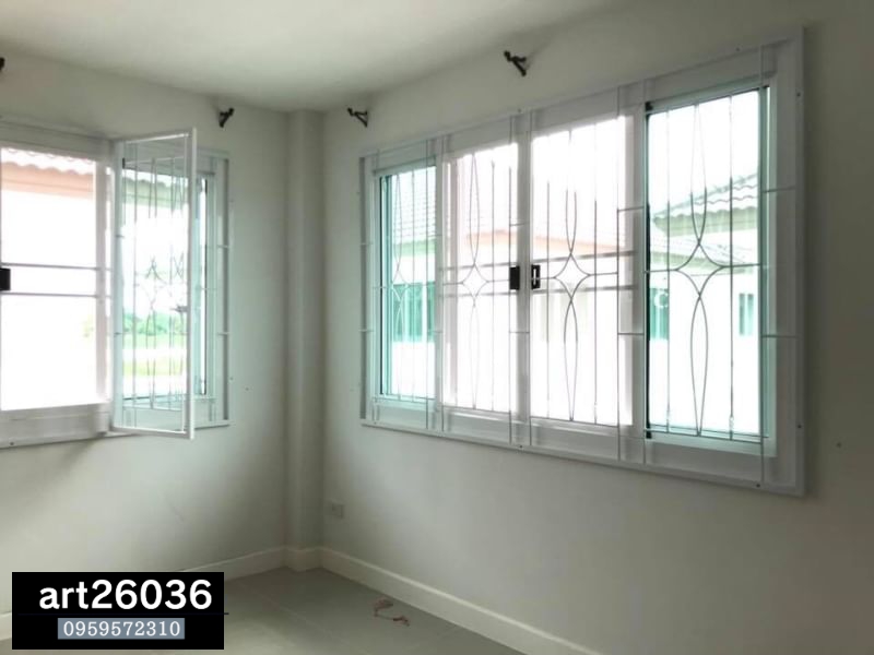 เหล็กดัดสีอบขาว พร้อมผ้าม่าน มุ้งลวด