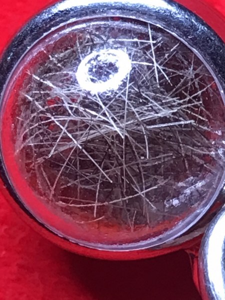 บูชาแล้ว แหนบหนีบกระเป๋าเสื้อติดรูปถ่าย พระเกศา หลวงพ่อพระราชอุทัยกวี (หลวงพ่อพุฒิ) เจ้าคณะจังหวัดอุทัยธานี