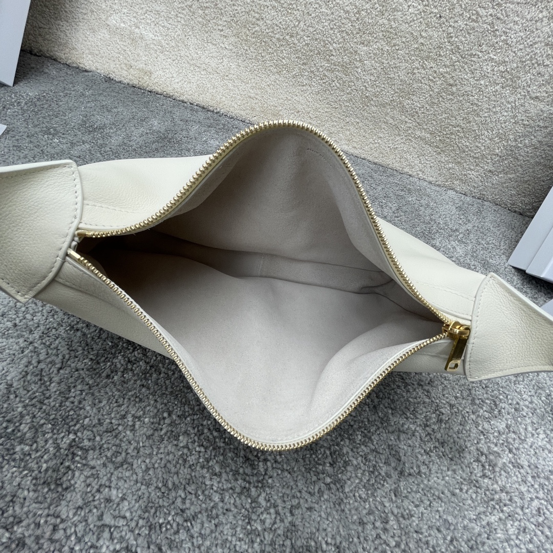 [Pre-order]กระเป๋าซีลีน MEDIUM ROMY IN SUPPLE CALFSKIN WHITE - CELINEงานเกรด vip ดีที่สุด