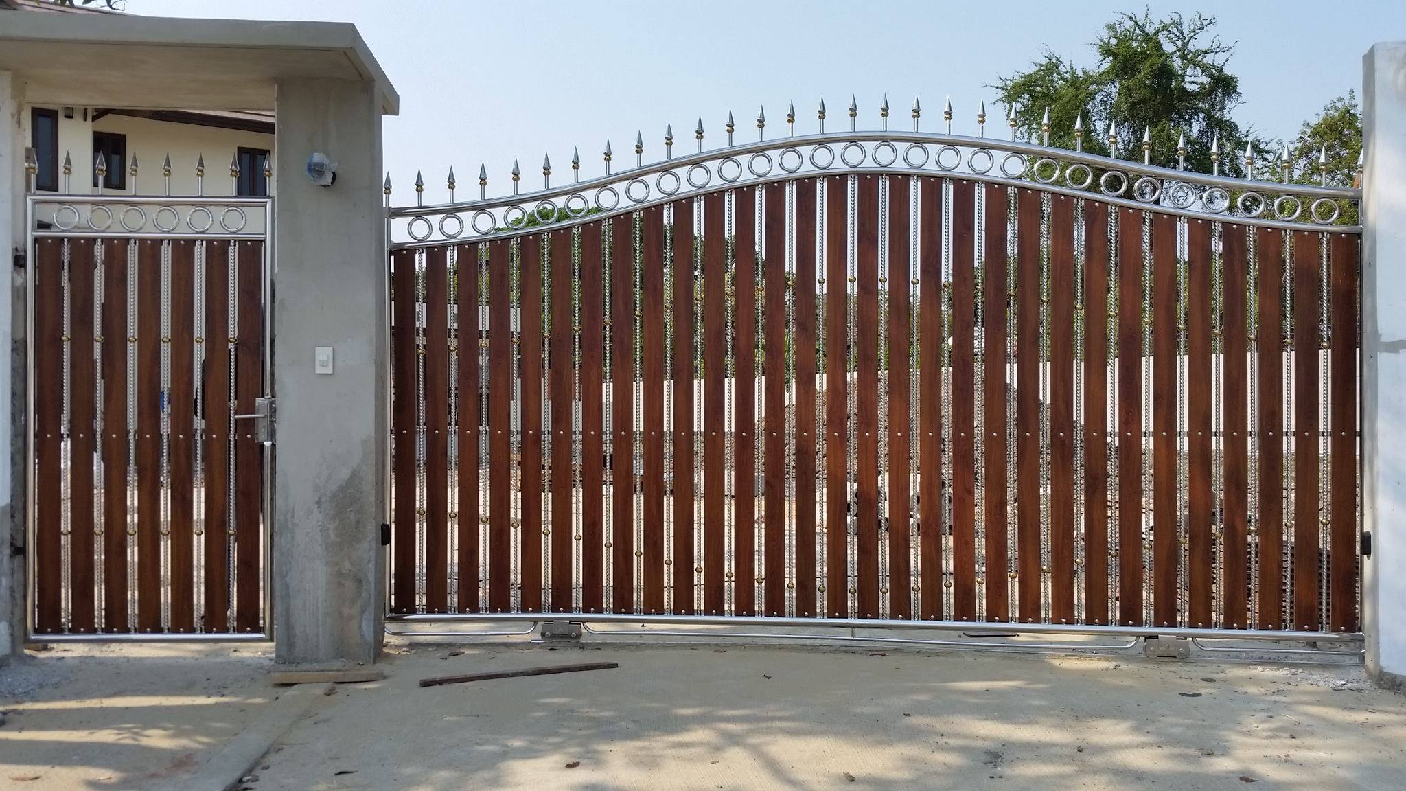 รั้วหน้าบ้าน