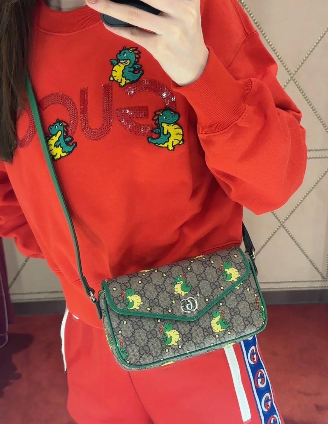 New Gucci crossbody limited ใส่ ไอโฟน promax ได้นะคะ สายปรับความยาวได้ Size 8.75 x 5 x 1.75 นิ้ว อุปกรณ์Fullset กล่องครบ บิล