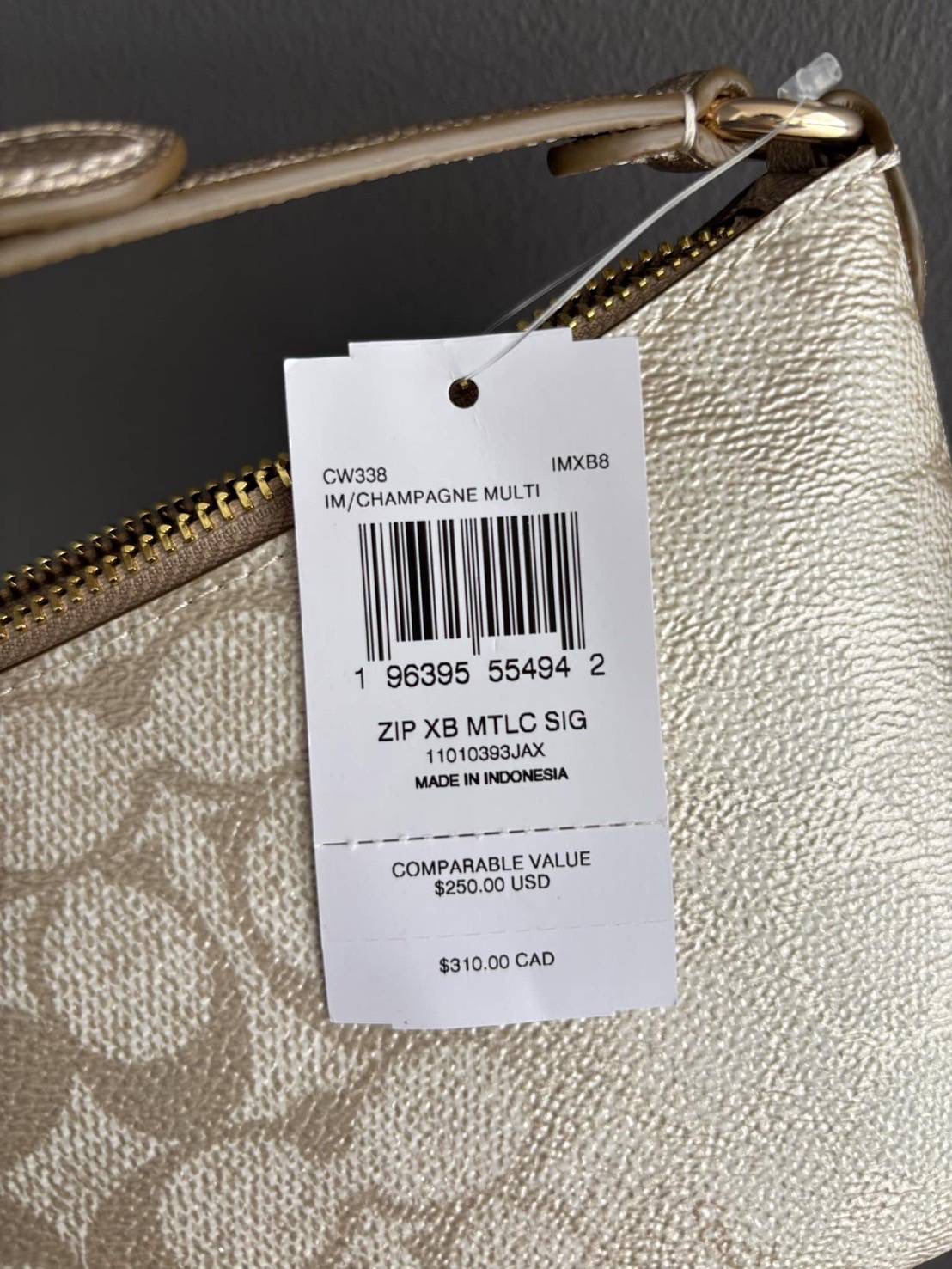 New Coach Zip Top Crossbody Bag ขนาด 6” (L) x 5.25” (H) x 3.25 (W)