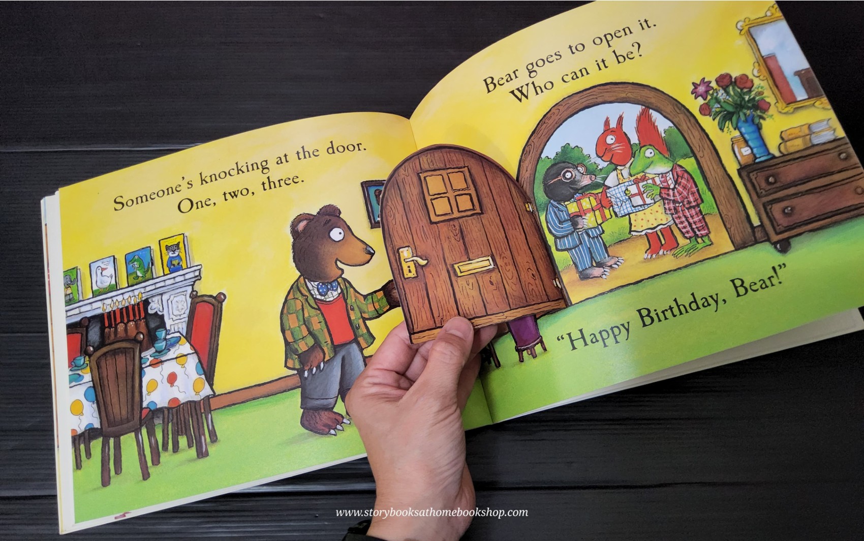 หนังสือนิทานปกอ่อน flap book** ♥️TALES FROM ACORN WOOD BY JULIA DONALDSON.AXEL SCHEFFLER