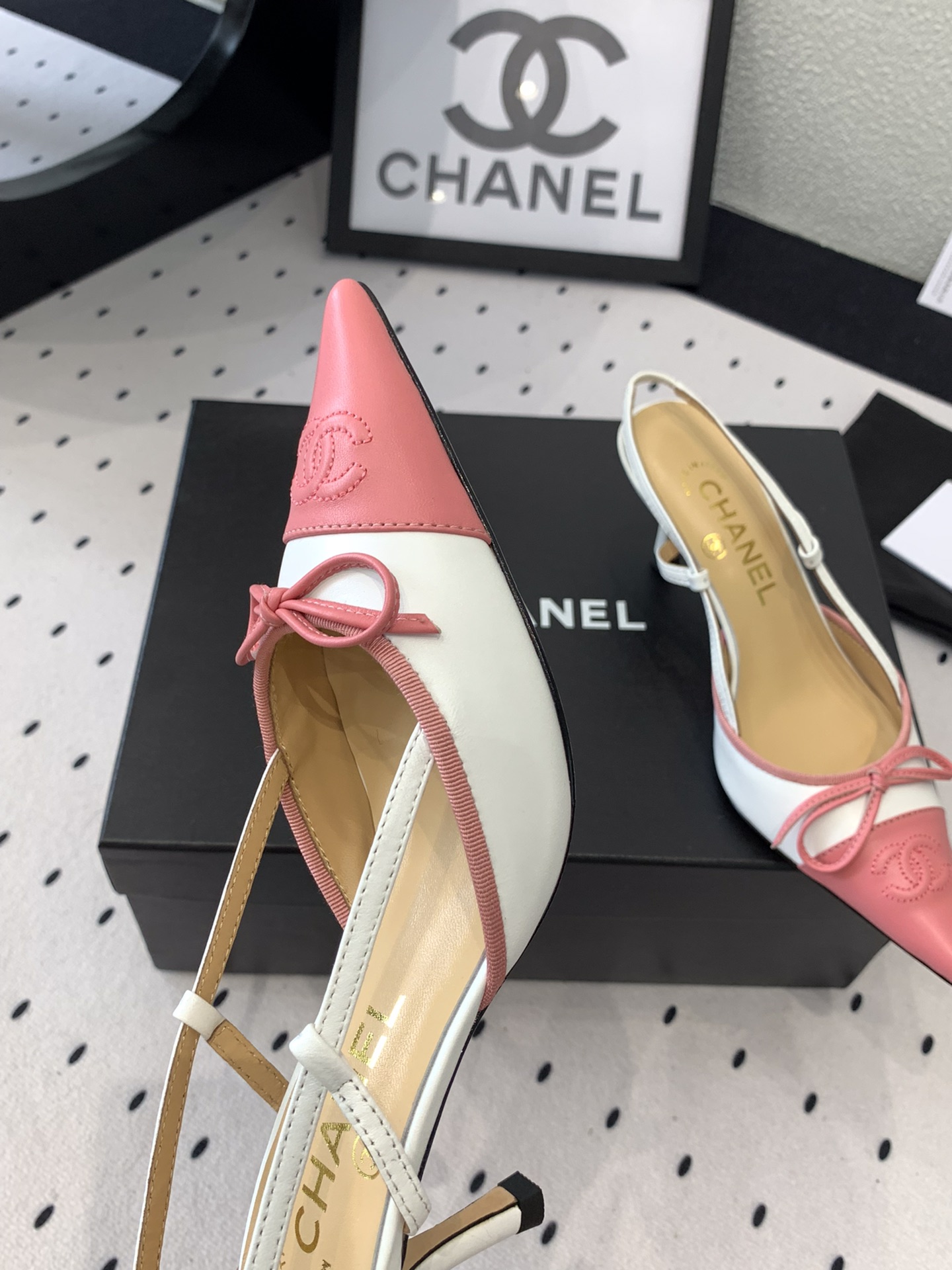 [Pre-order] รองเท้า Chanel Pink Leather Bow CC Cap Toe Pointed Pumps Sling back Heel เกรดที่ดีที่สุด