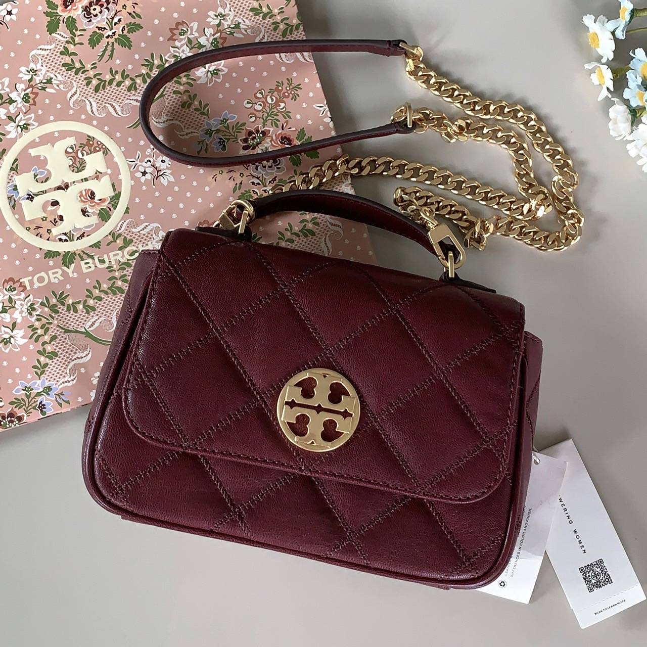 พร้อมส่งค่ะNew Tory Burch Willa Mini Top Handle Bag มีสายสะพายโซ่ยาวมีหนังรองบ่า สายยาวถอดได้ ปรับไม่ได้นะคะ