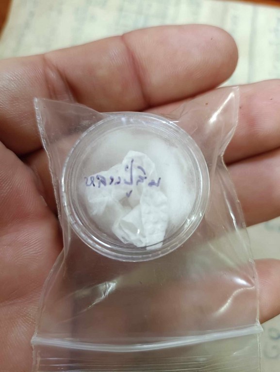 อัฐิธาตุ หลวงปู่สิม วัดถ้ำผาปล่อง อ.เชียงดาว จ.เชียงใหม่ ได้มาจากพ่ออาคม อายุ 82 ปี เคยเป็นตำรวจ อ.แม่แตง จ.เชียงใหม่่ เคยเป็นลูกศิษย์หลวงปู่สิม ปัจจุบัน (พ.ศ.2567) บ้านอยู่อำเภอพร้าว จ.เชียงใหม่