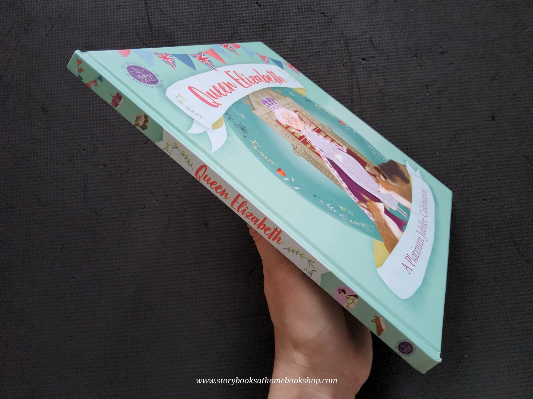 RECOMMENDED BOOK** **หนังสือนิทานปกแข็ง ** ♥️QUEEN ELIZABETH A PLATINUM JUBILEE CELEBRATION