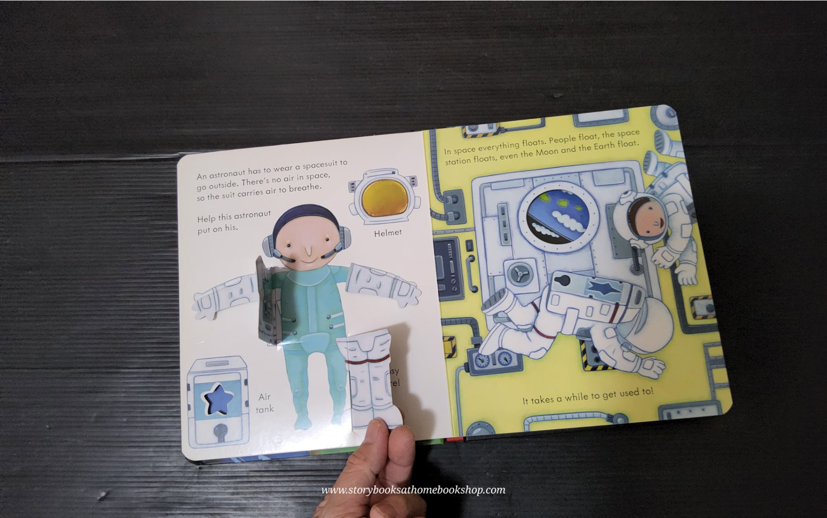 PEEP AND FLAP BOARD BOOK ** ð
ð
USBORNE PEEP INSIDE SPACE
