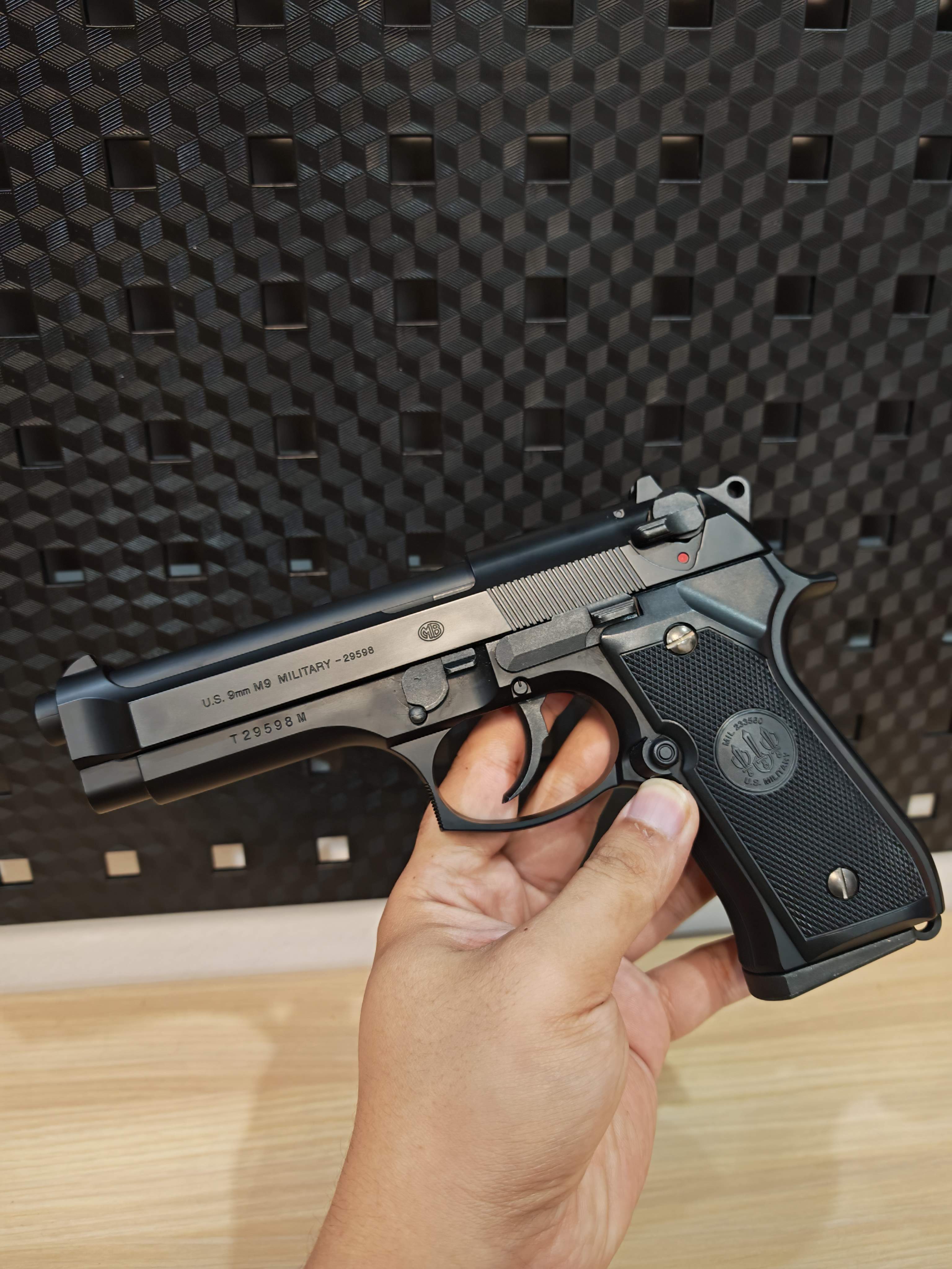 Tokyo Marui Beretta M92F Military Model GBB BB Gun บีบีกัน แบบแก๊ส ปืนอัดลม มือสอง Airsoft Gun