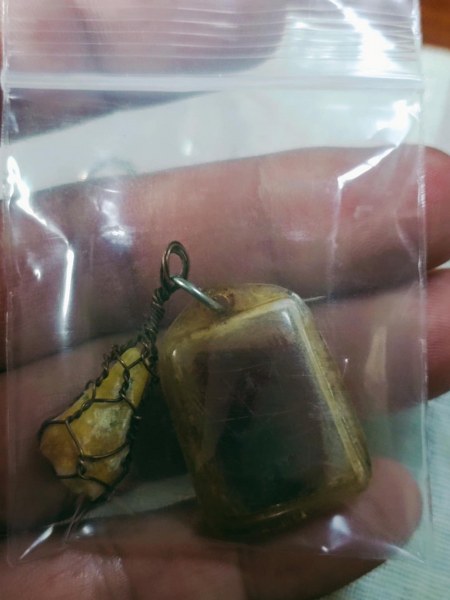 พระทันตธาตุครูบดวงคำ วัดสำเภา จ.เชียงใหม่ ได้มาจากลุงอาคม อายุ 72 ปี อดีตทำงานเป็นอาจารย์สอนวิทยาเทคนิค เชียงใหม่ ลุงอาคมเป็นญาติและรับใช้เป็นศิษย์ครูบาดวงคำ ตอนปี 2520-2532 คุณพ่อของคุณลุงอาคมเป็นกรรมการวัดและเป็นญาติผู้น้องของครูบาดวงคำ