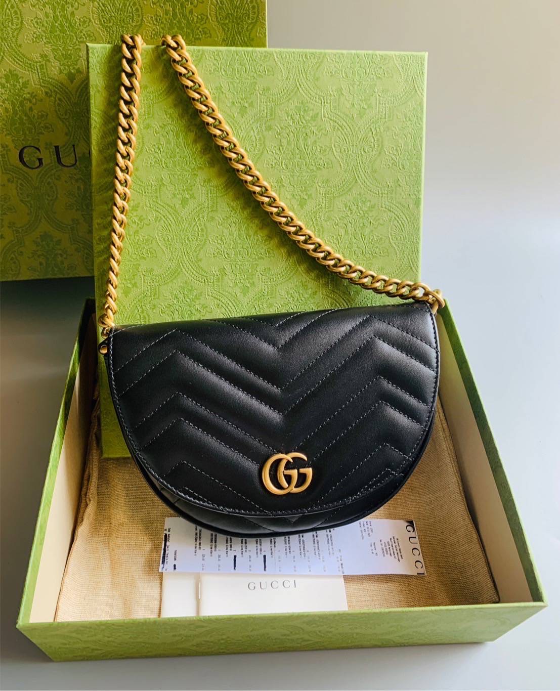 โปร New Gucci marmont🖤ถอดสายสะพายได้หลายแบบ ใส่ของจำเป็นครบ Size 20 x 14.5 x 4 cm สะพายได้ 3 แบบ 📌 อุปกรณ์.fullset rec.copy