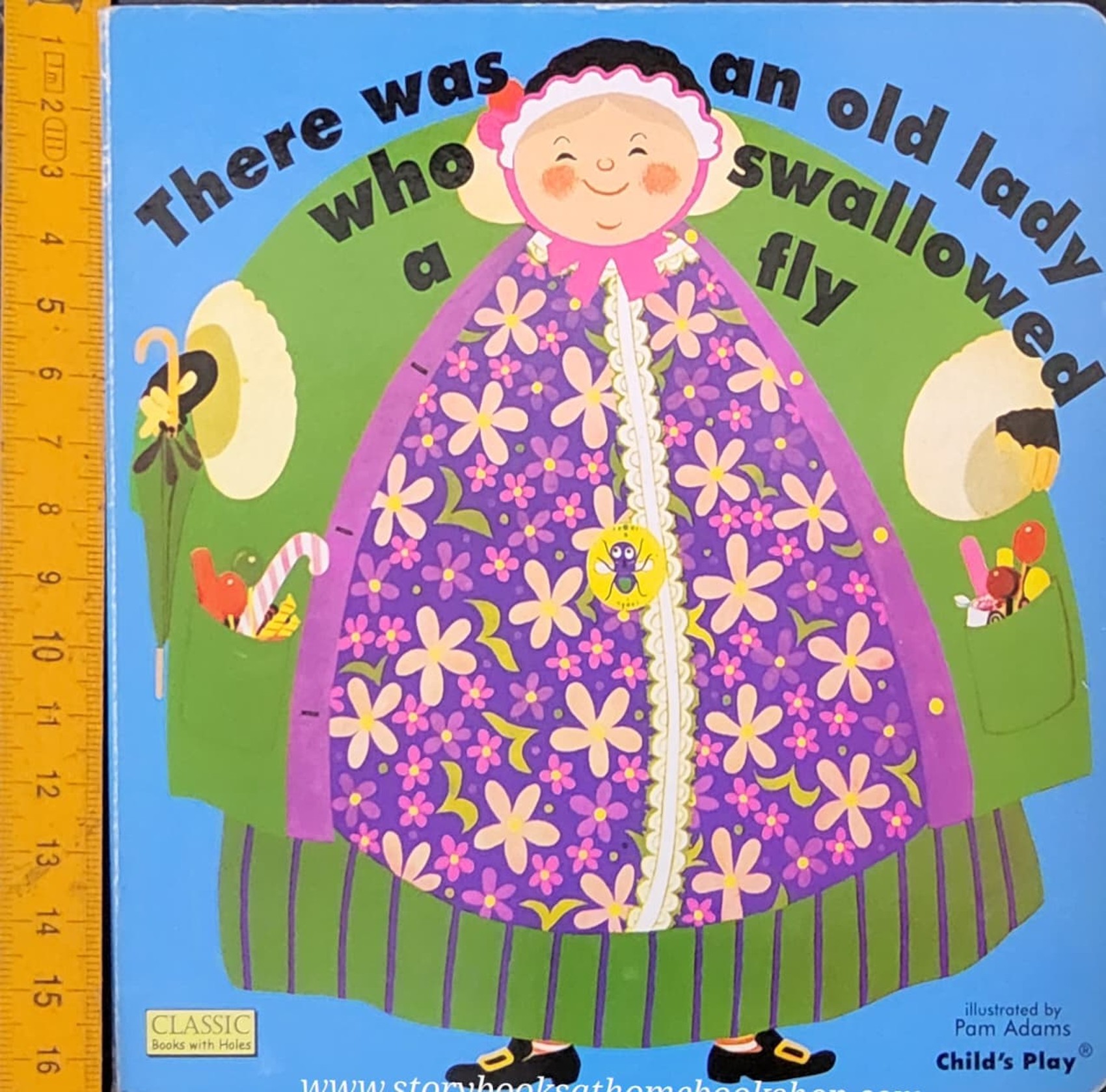 PEEP BOARD BOOK** 🍅🍓THERE WAS AN OLD LADY WHO SWALLOWED A FLY