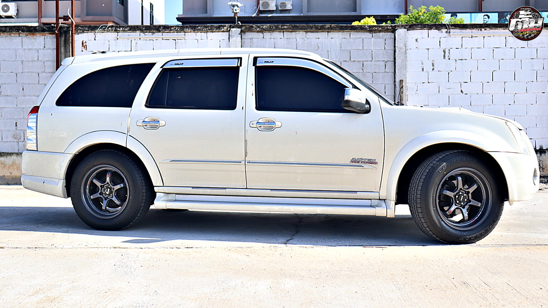 ISUZU MU-7 เปลี่ยนล้อยาง ล้อ COSMIS XT-006RS ขอบ18นิ้ว ยาง YOKOHAMA GEOLANDAR HT G056 265/60R18 110H