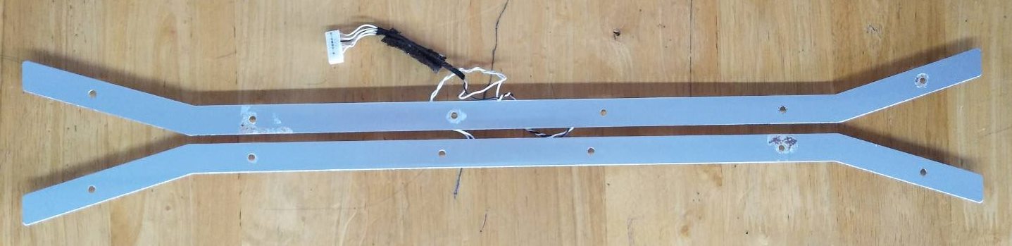 หลอดแบล็คไลท์ TOSHIBA (โตชิบา) อะไหล่แท้ถอดจากเครื่องพร้อมใช้งาน รุ่น32L5650VT*32L3650VT*32L2600VT 32L1600VT