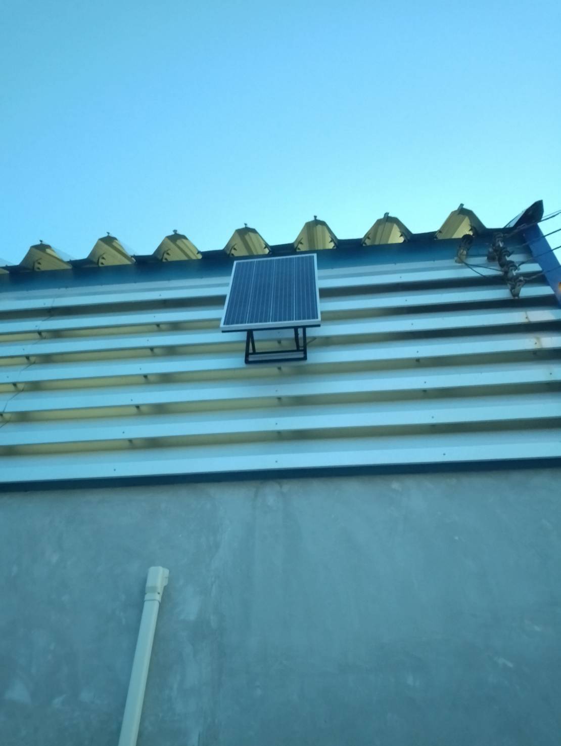 #งานติดตั้งป้ายอักษรสแตนเลสแฮร์ไลน์ทำสียกขอบ #ป้ายไฟโซล่าเซลล์ #คอมโพสิตสีขาวรองหลัง #ป้ายบ้านเลขที่