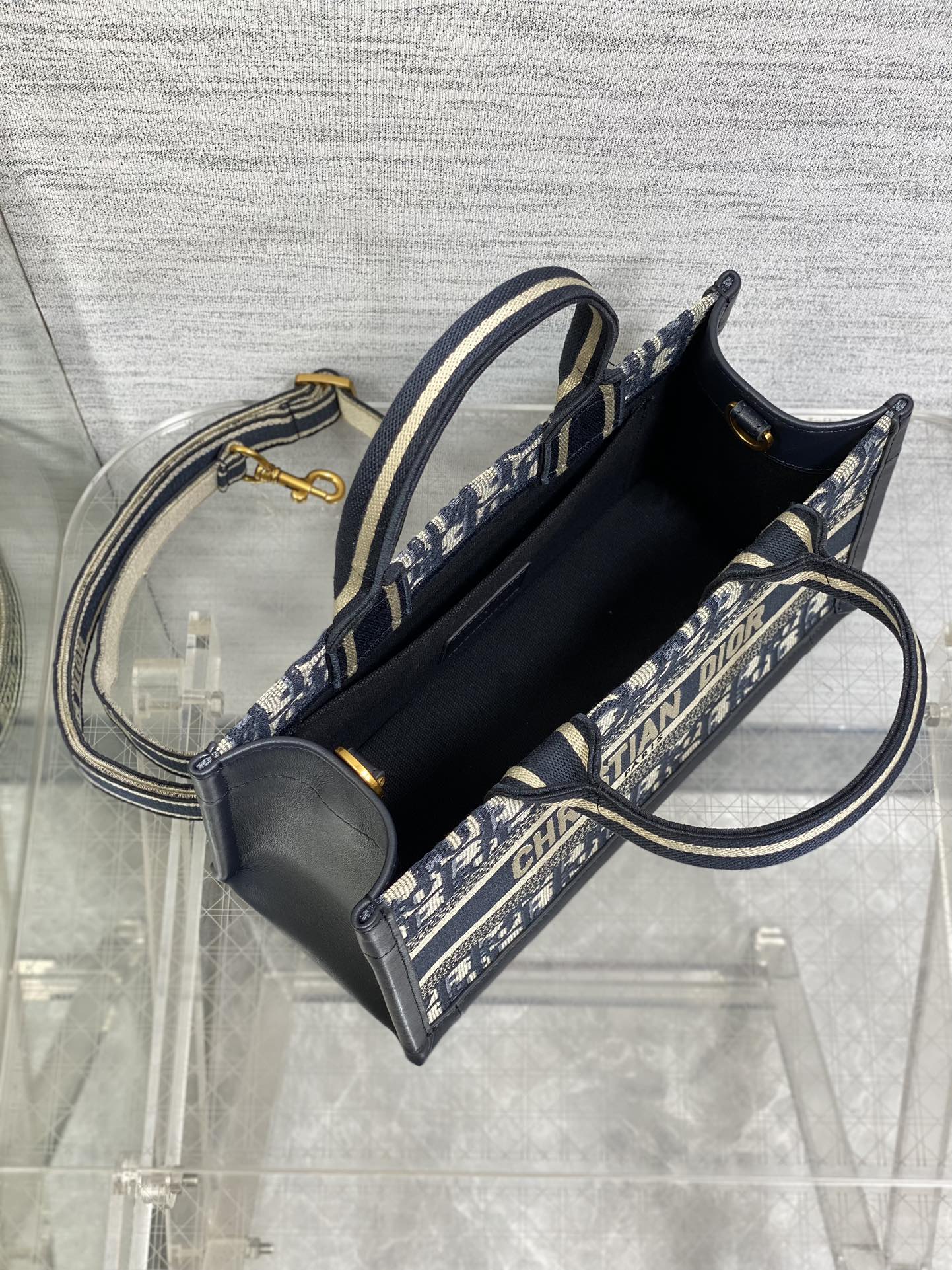 [Pre-order]กระเป๋า Dior East-West Dior Book Tote Blue Dior Oblique with strap งานเกรด Vip คุณภาพดีที่สุด