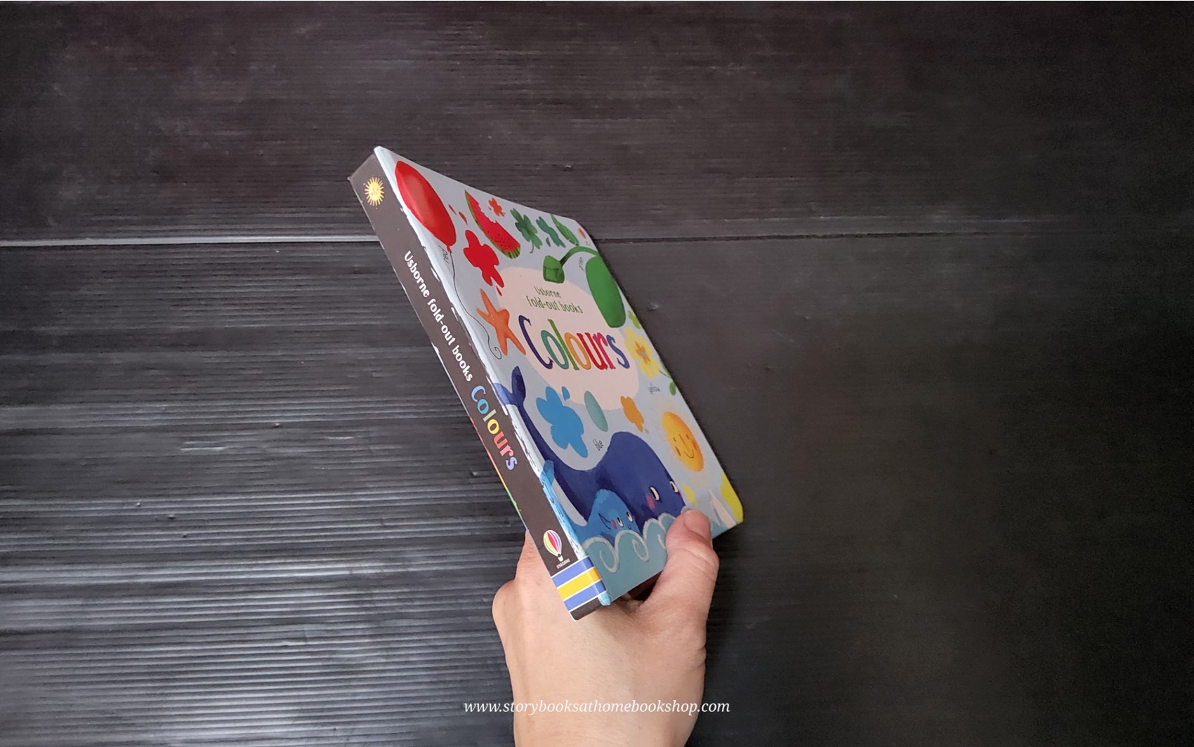BOARD BOOK ** ð
ð
USBORNE FOLD-OUT BOOS:COLOURS