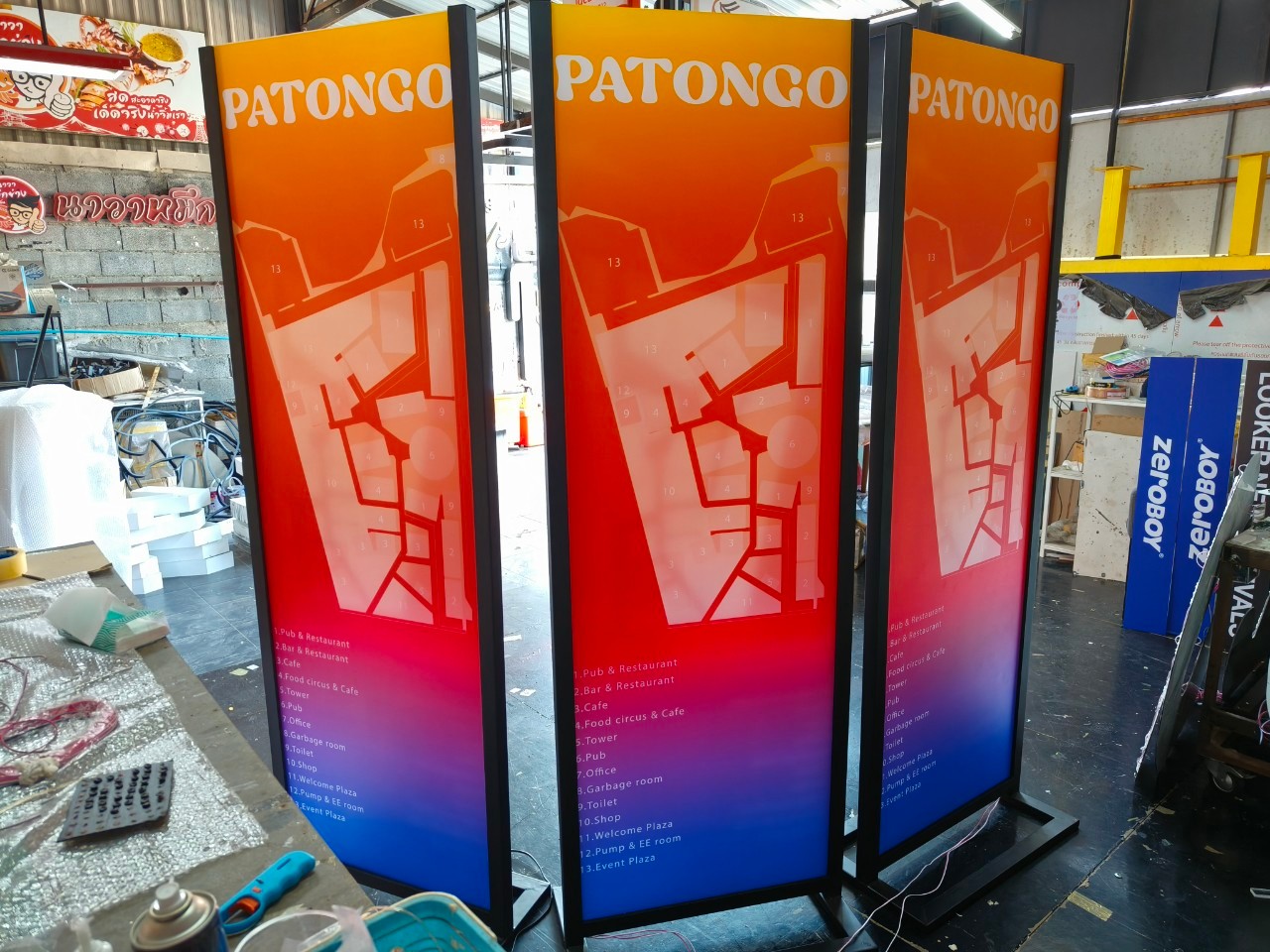 ป้ายไฟเเสดงเเผนที่ '' PATONGO ''