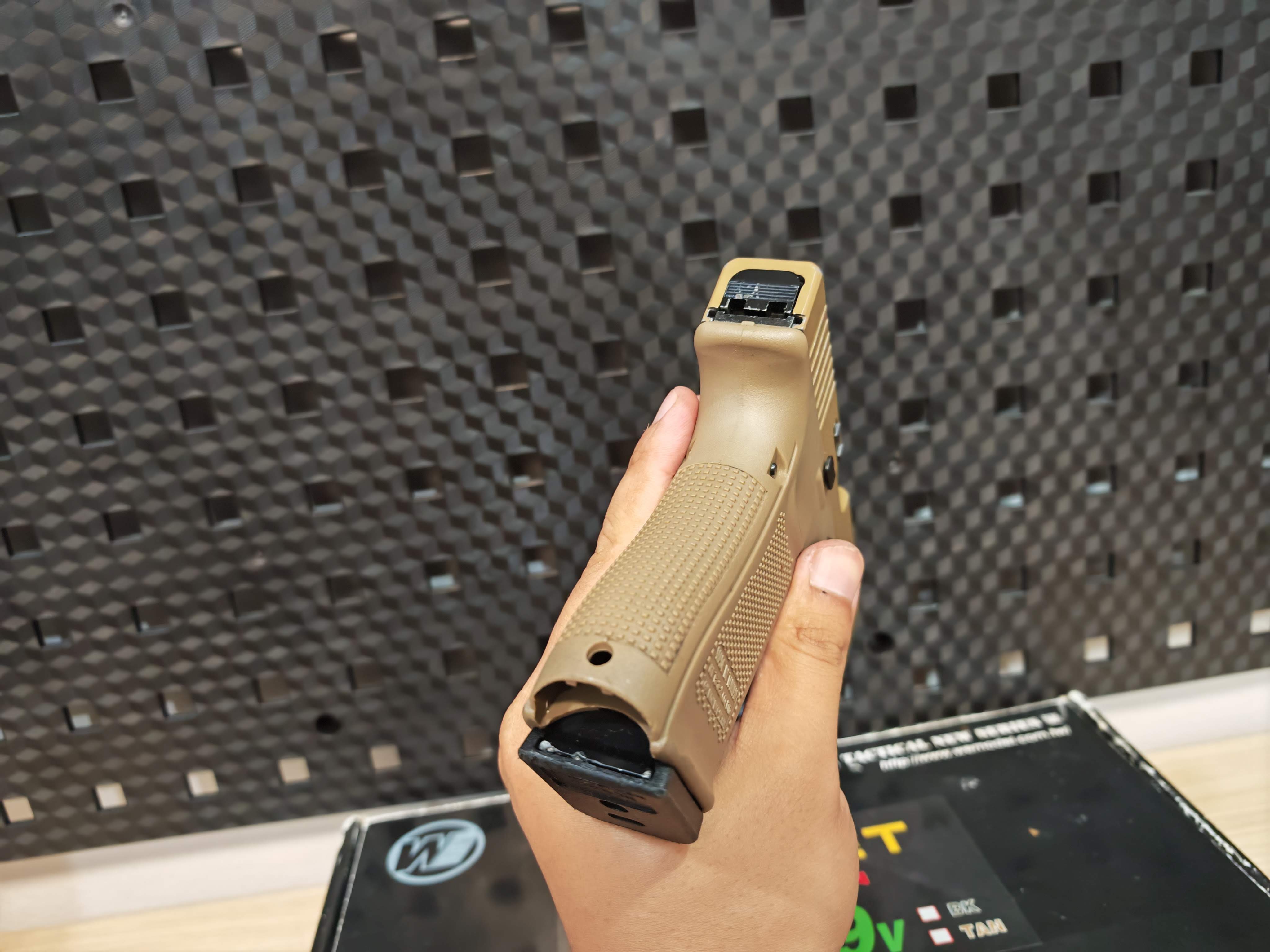 WE Glock 17 Gen 5 Secret Ver. Full-Auto สีทราย ไต้หวัน BB Gun บีบีกัน แบบแก๊ส ปืนอัดลม มือสอง Airsoft Gun