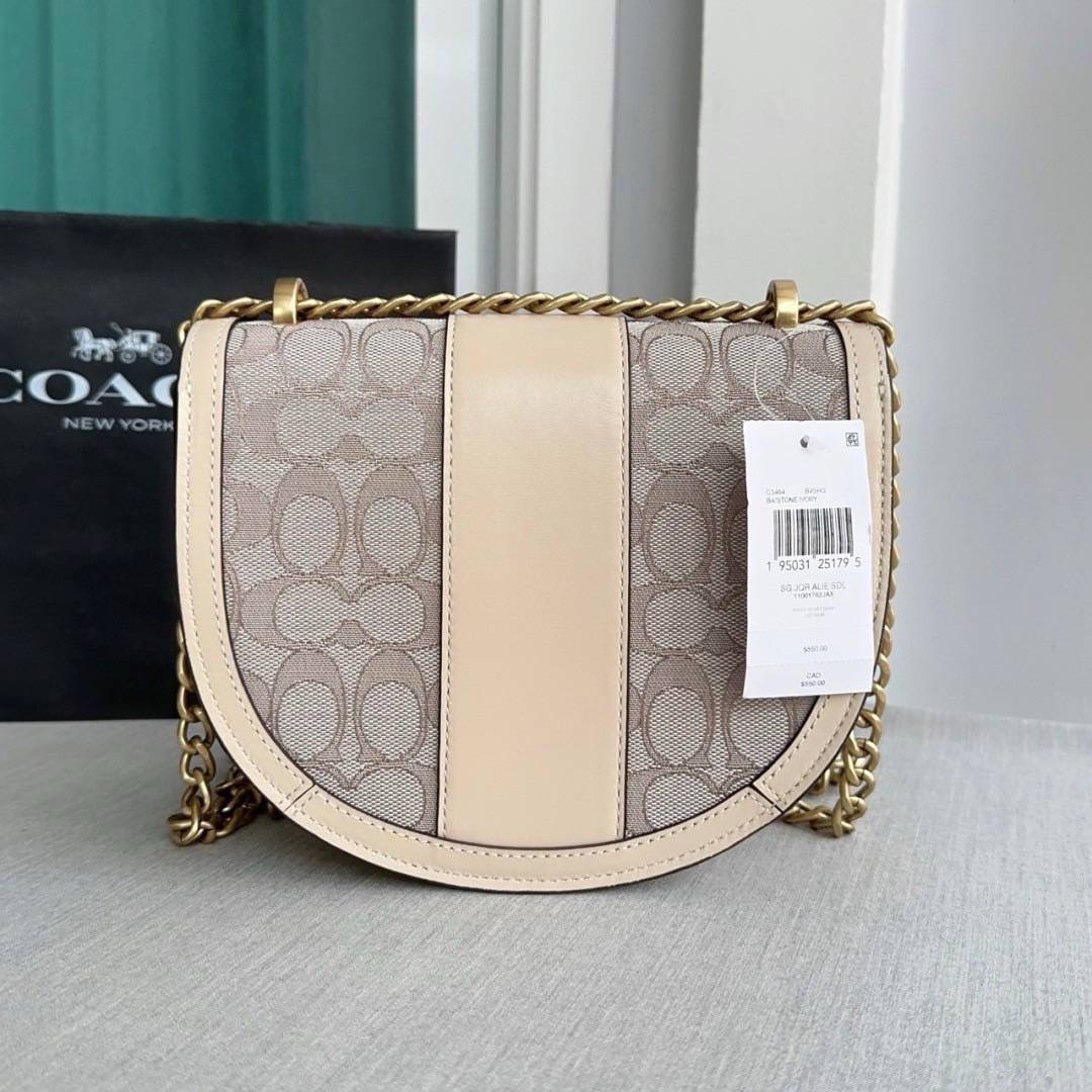 New Coach Alie Saddle Bag In Signature Jacquard งานช้อป ครอสบอดี้ได้ สะพายไหล่ได้ ใส่รุ่นพลัสได้ค่ะ น่ารัก ๆ ค่ะ อุปกรณ์ป้ายราคา ถุงผ้า