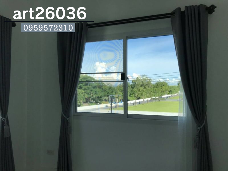 เหล็กดัดหน้าต่าง กระจกพร้อมผ้าม่าน กระจกบานเลื่อน สไตล์โมเดิร์น