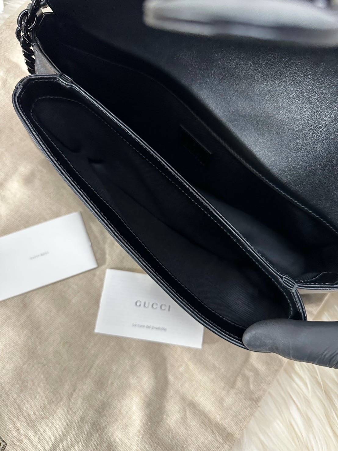 หายากมากNew Gucci Marmont shoulder bags รุ่นใหม่ ล่าสุด มี (2) สาย นะคะ กระเป๋า มี (2) ช่อง 10.4"W x 5.1"H x 2.7"D นิ้ว อุปกรณ์การ์ด ถุงผ้า ถุงกระดาษ copy บิล