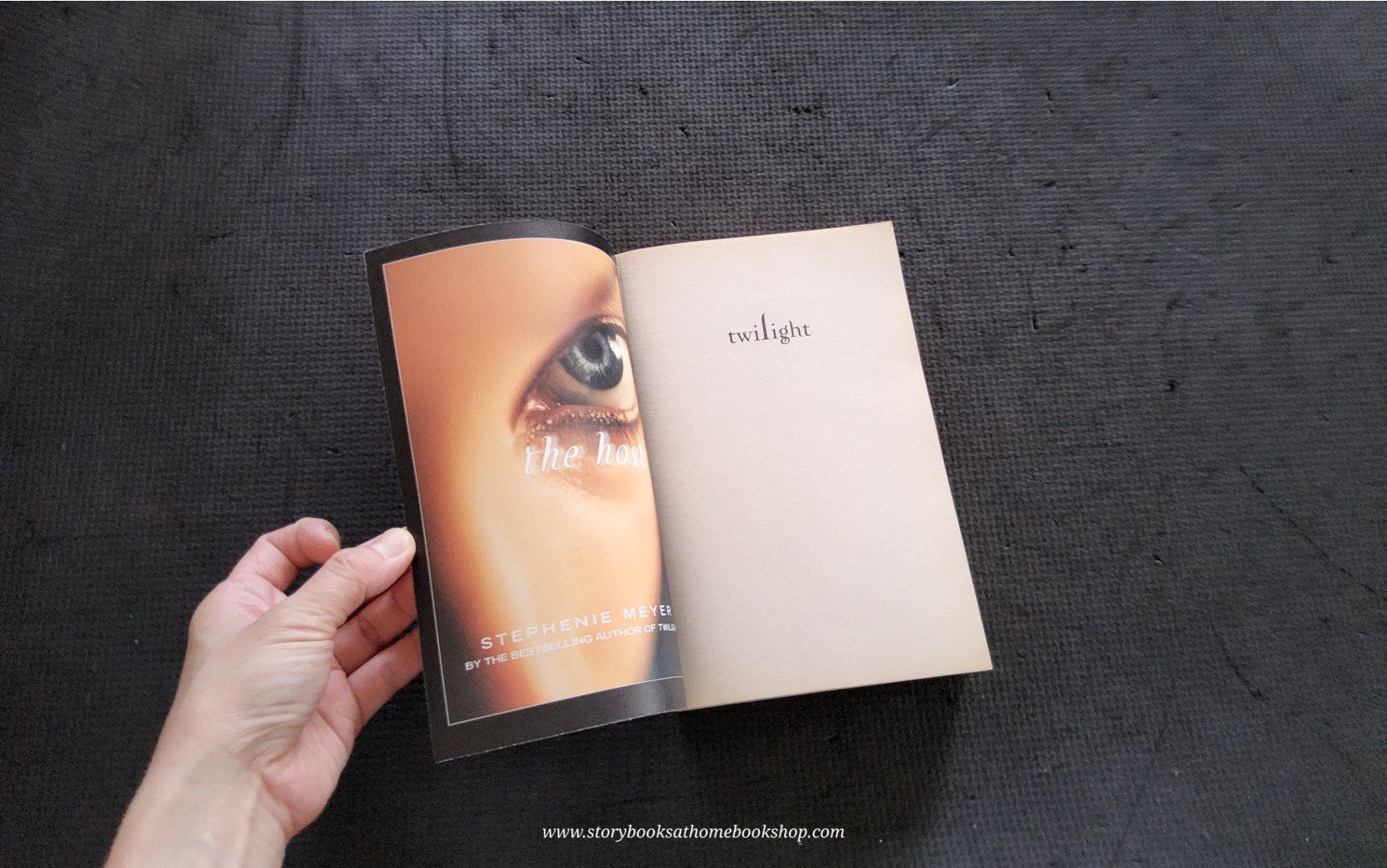 นวนิยายขายดี** **วรรณกรรมเยาวชน** 🍅Twilight book 1 (The Twilight Saga #1) by Stephenie Meyer