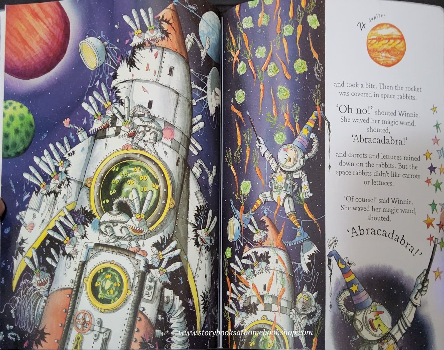 หนังสือนิทานปกอ่อน** 🍅WINNIE AND WILBUR IN SPACE by Valerie Thomas and Korky Paul