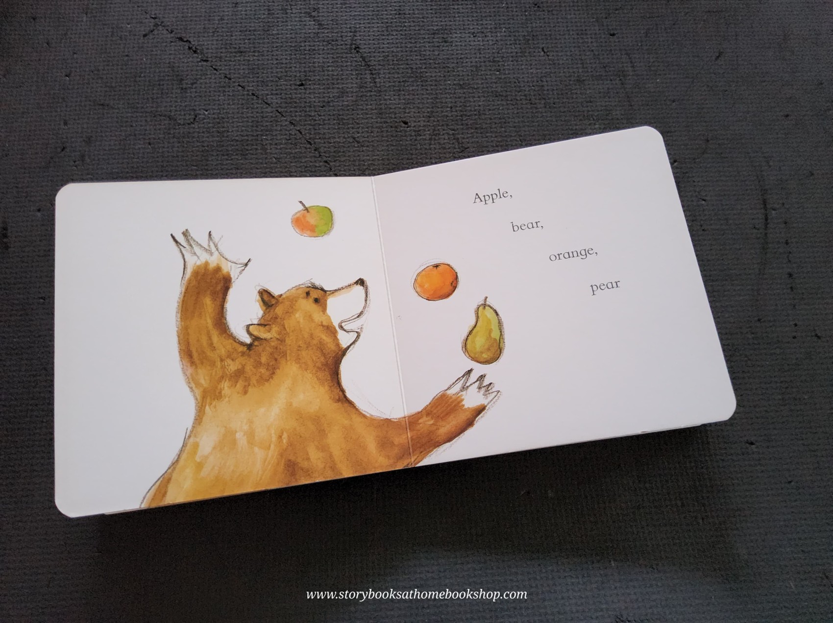 BOARD BOOK** 🍅🍅ORANGE PEAR APPLE BEAR BY EMILY GRAVETT