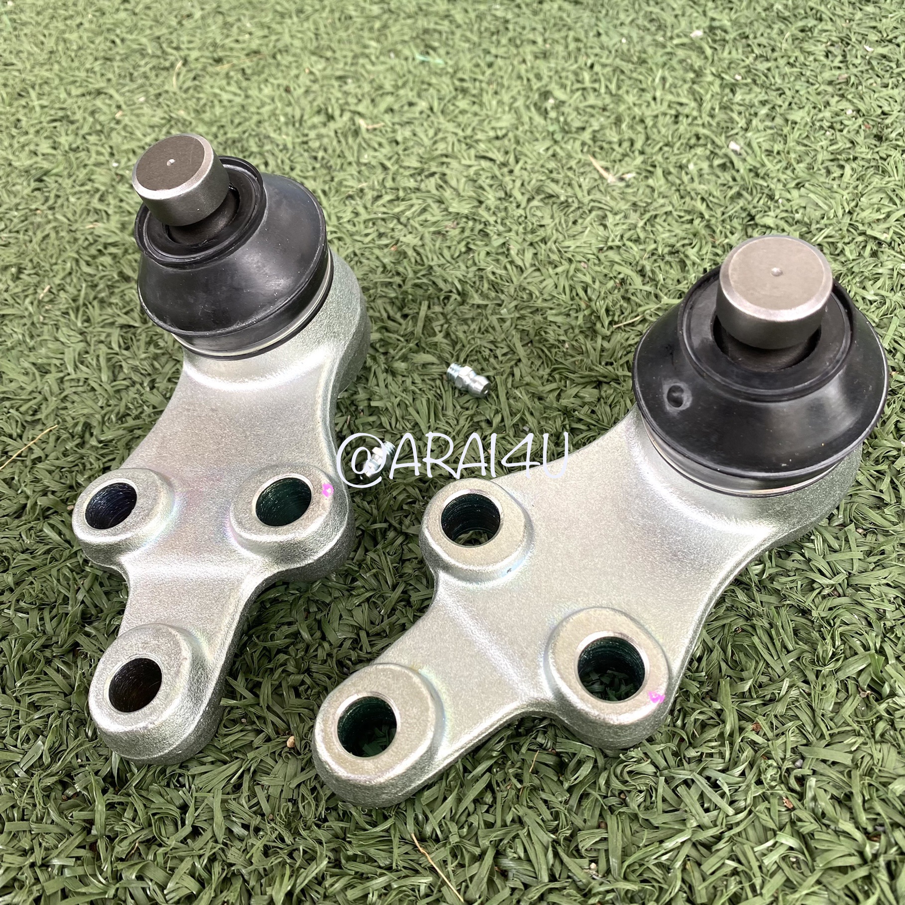 ลูกหมากปีกนกล่าง HYUNDAI H1 CERA (ราคาคู่)