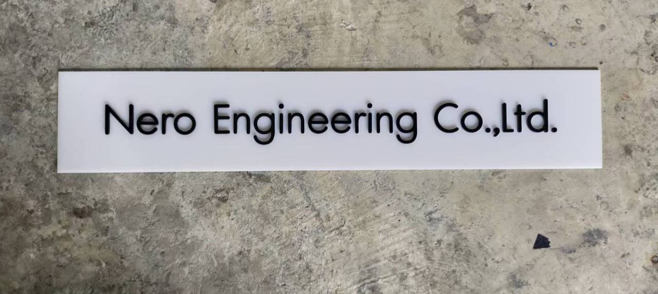 #ป้ายอะคริลิคขาวติดอักษรอะคริลิคดำไดคัท