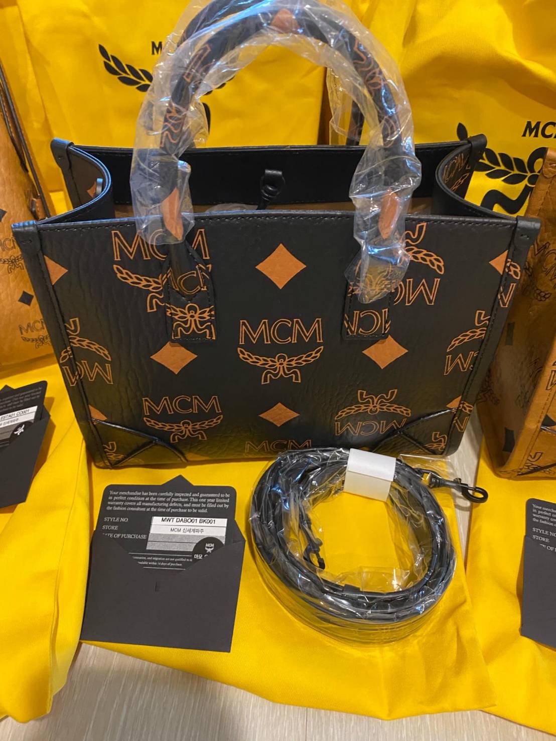 โปร NEW MCM Small München Tote in Maxi Visetos Sz. 9” (L) x 7” (H) x 3” (D)