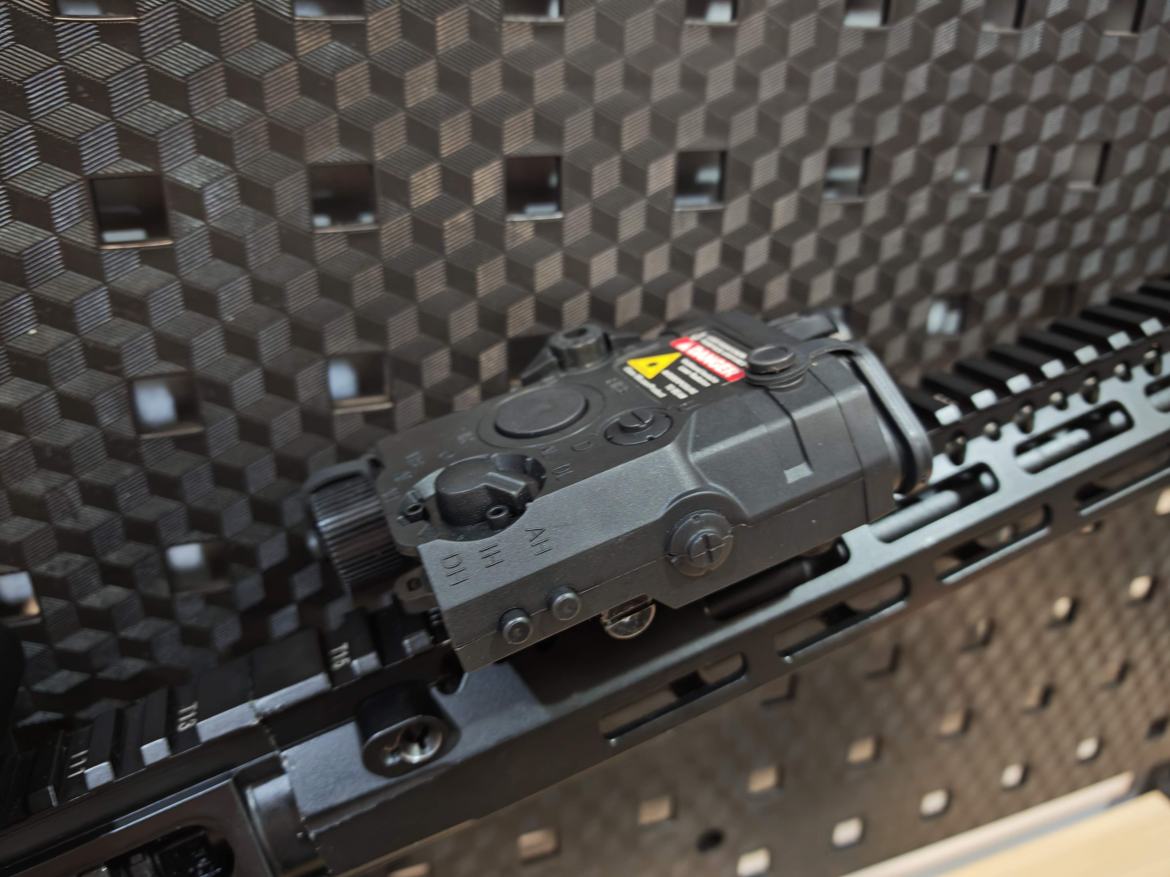 E&C 855 S2 John Wick2 TTI TR-1 M-Lok 13 บอดี้โลหะ พร้อมดอท PEQ AEG BB Gun บีบีกัน Airsoft Gun ปืนอัดลม ปืนยาวไฟฟ้า มือสอง