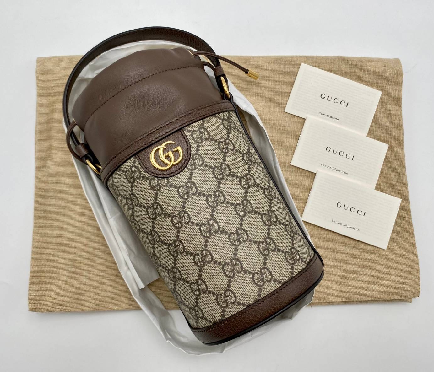 New GUCCI OPHIDIA MINI BUCKET BAG ขนาด : กว้าง 11.5 ซม. x สูง 20 ซม. x ลึก 8 ซม.