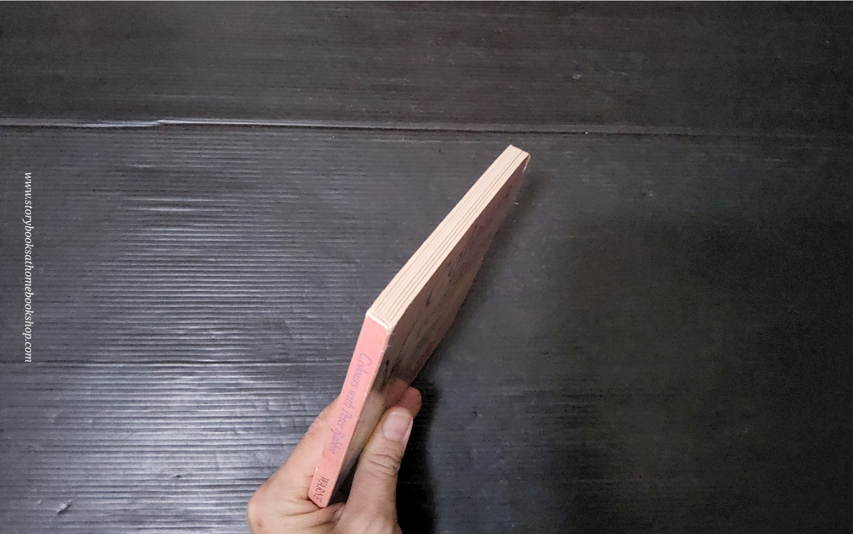 BOARD BOOK** 🍅🍓COLOURS WITH PETER RABBIT