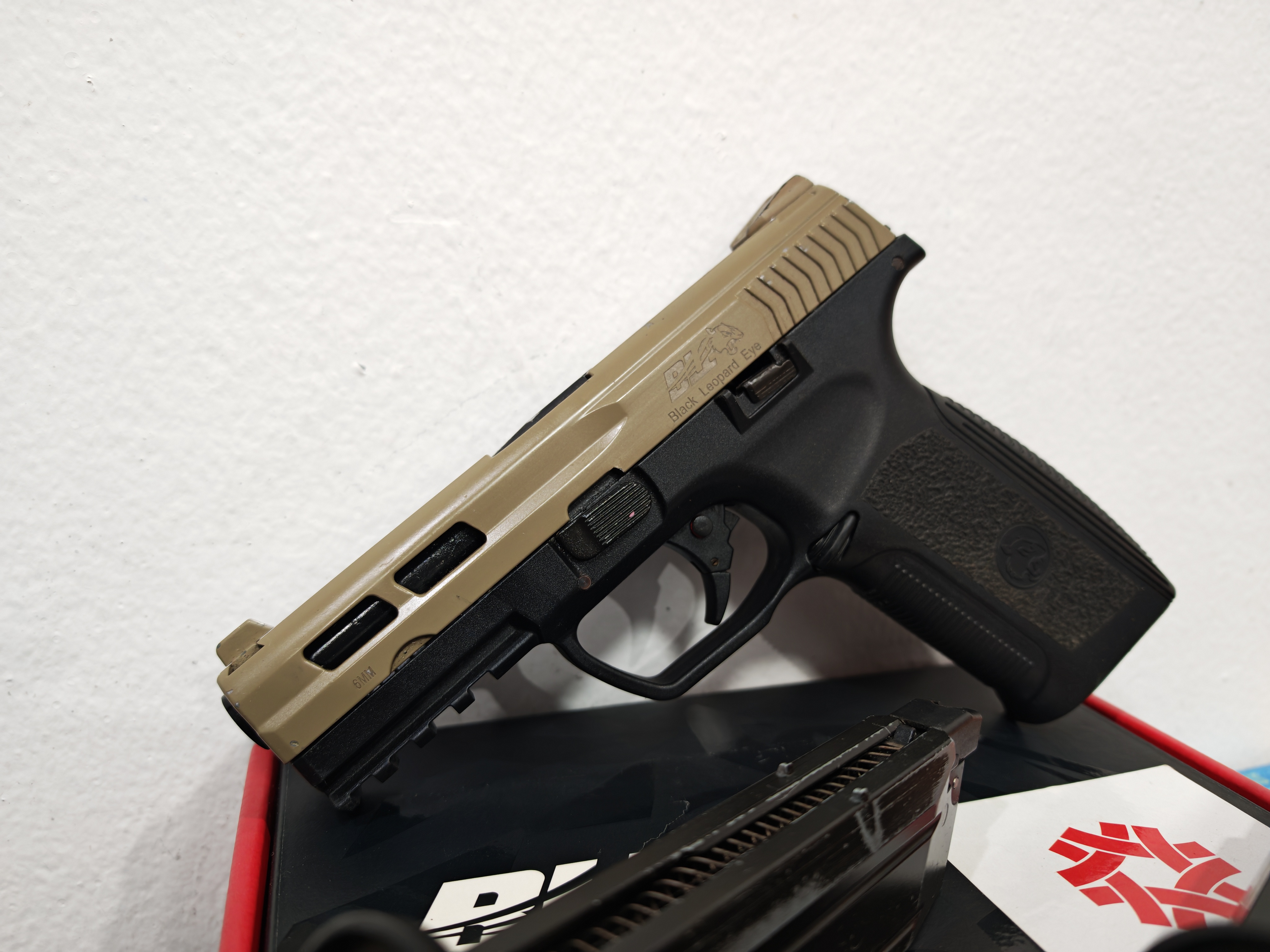 ICS BLE 006 SD4 XAE Gas TWO-TONE Revo Valve System สีทูโทน 2 แม็กกาซีน GBB ไต้หวัน BB Gun บีบีกัน แบบแก๊ส ปืนอัดลม มือสอง Airsoft Gun