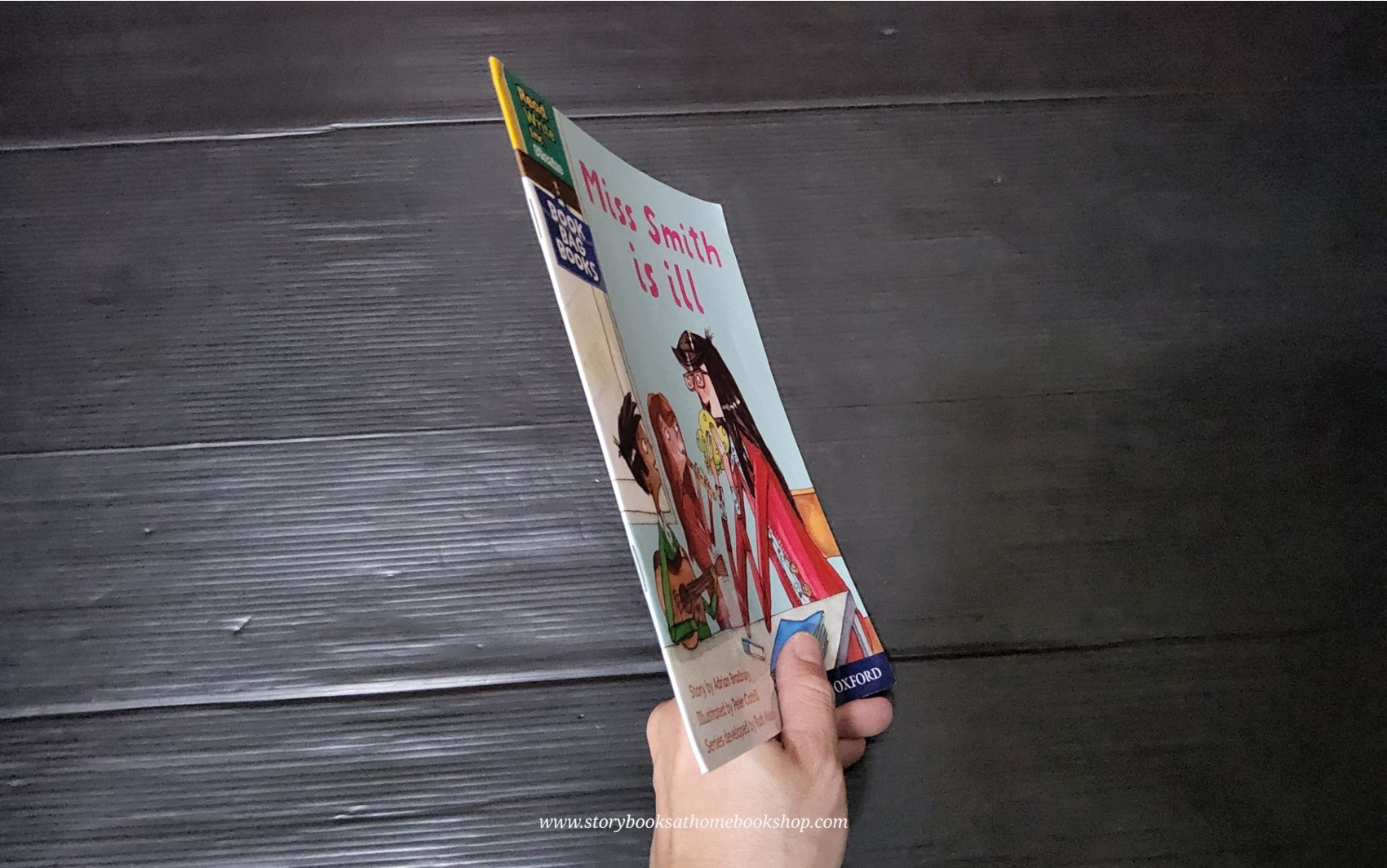 หนังสือนิทานปกอ่อน** 🍅🍓READ WRITE Inc. BOOK BAG BOOKS MISS SMITH IS ILL (set5 book 2)