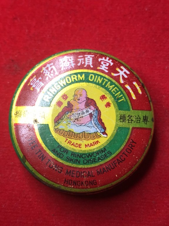 พระทันตธาตุครูบาสองเมือง วัดหล่ายแก้ว อ.บ้านโฮ่ง จ.ลำพูน พระอนันต์ เป็นศิษย์ครูบาสองเมือง ท่านสิ้นชีวิตแล้วเมื่อปี 2539 หากมีชีวิตอยู่ปัจจุบันจะมีอายุ 88 ปี (บันทึก พ.ศ.2566) ได้มอบให้ สจ.บอย อายุ 48 ปี อยู่หมู่บ้านเรือน อ.ป่าซาง จ.ลำพูน