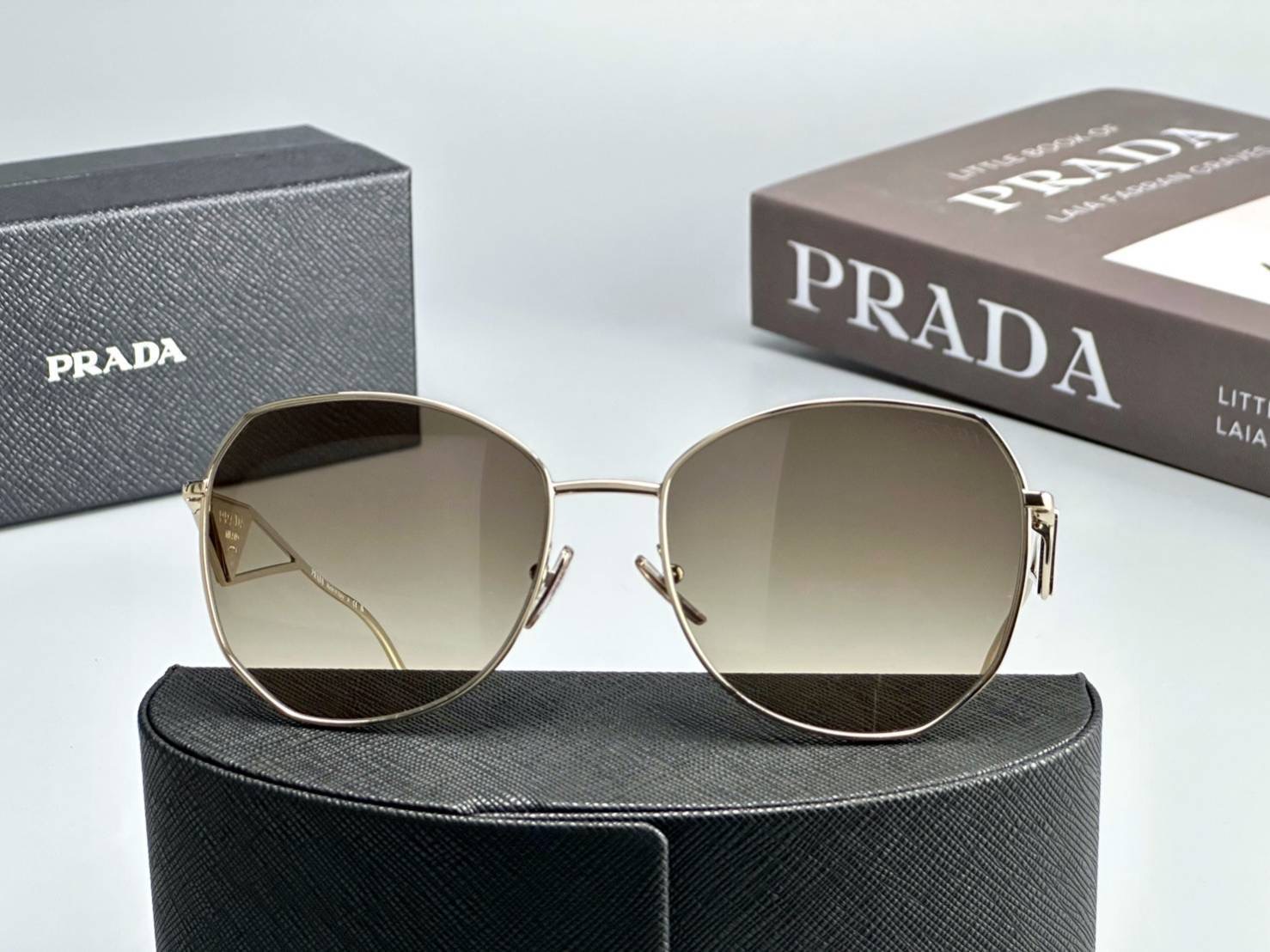New prada sunglasses Gold / white เลนส์ 57 มม อุปกรณ์ กล่อง บุ๊ค ผ้าเช็ดเลนซ์