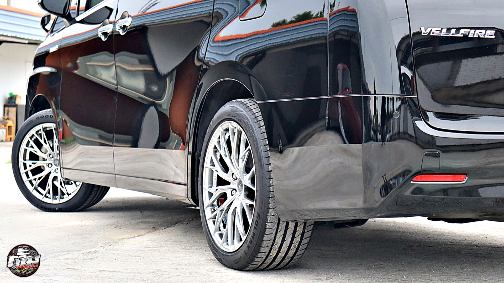 TOYOTA VELLFIRE เปลี่ยนล้อยาง ล้อ 305 FORGED ขอบ19นิ้ว ยาง GOODRIDE SOLMAX-1 245/45R19 98Y