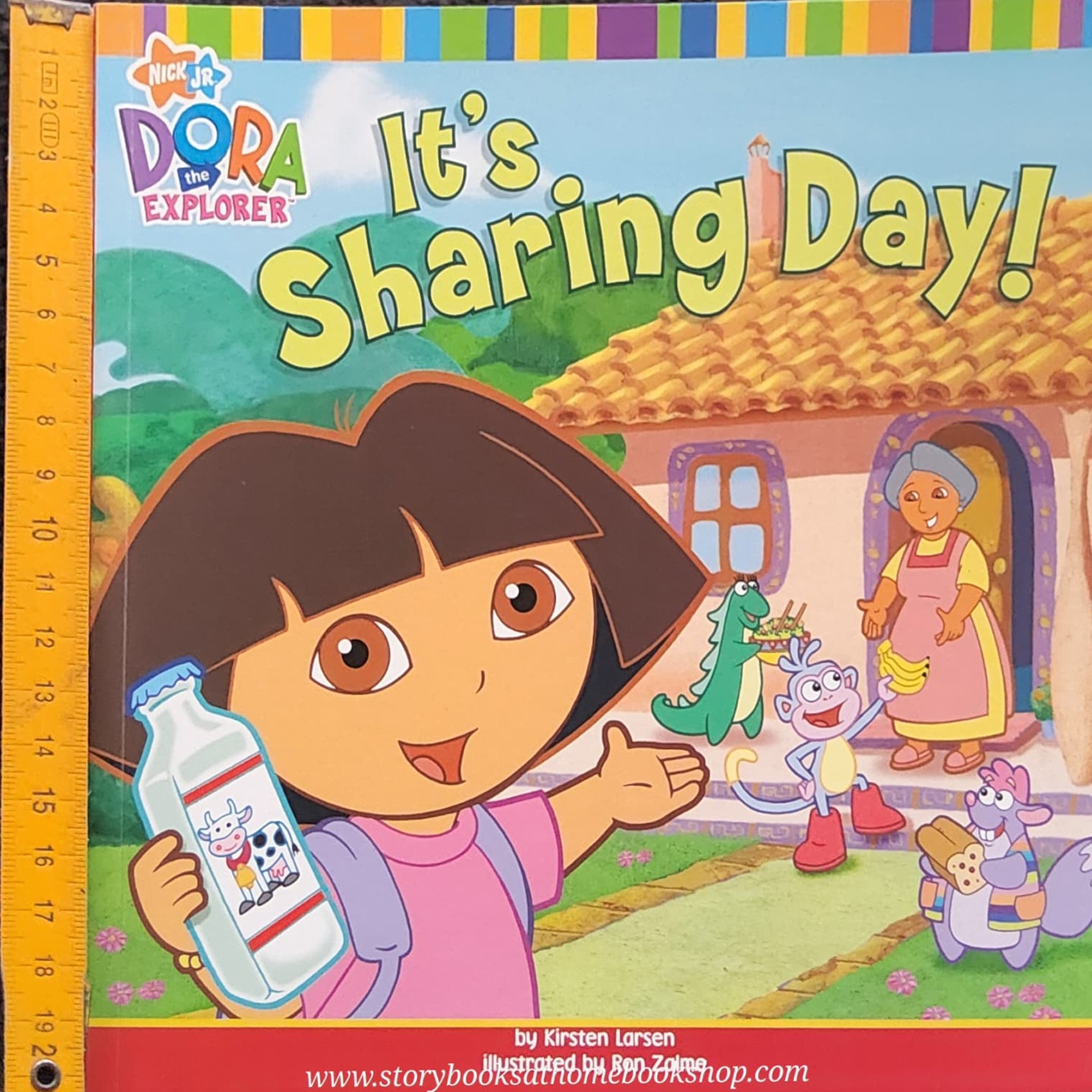 หนังสือนิทานปกอ่อน** 🍓🍓DORA THE EXPLORER: IT'S SHARING DAY!