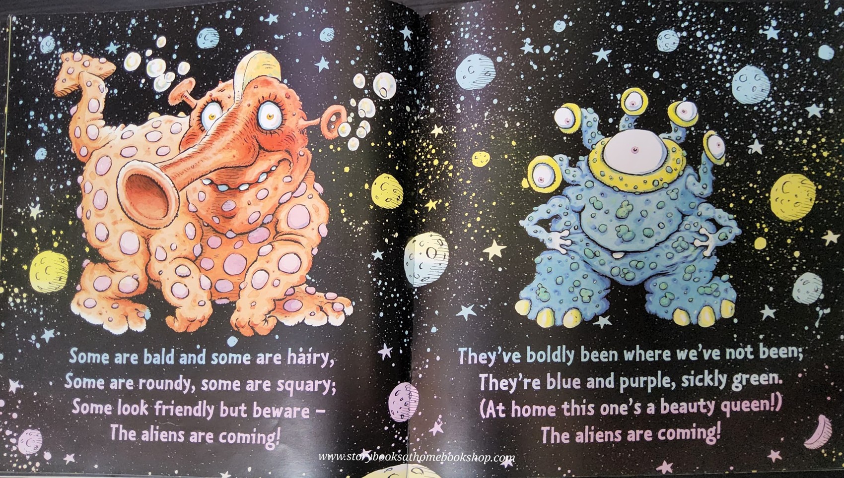 หนังสือนิทานปกอ่อน ** 🍅HERE COME THE ALIENS! CoLIN McNaughton