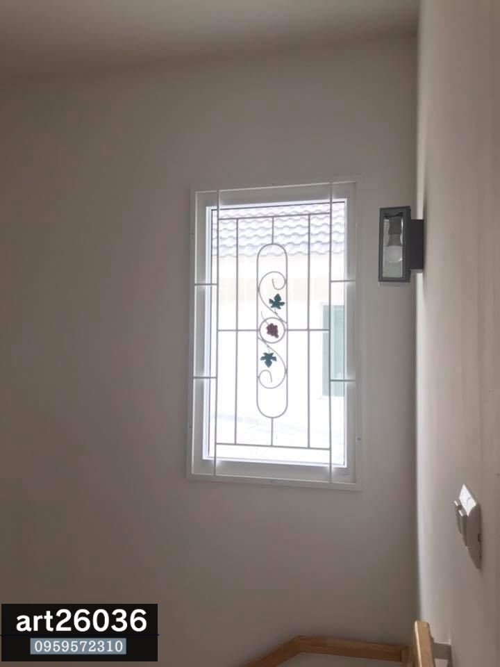 เหล็กดัดพร้อมมุ้งลวด ลายองุ่น